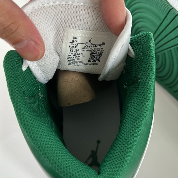 Air Jordan 1 Mid SE - Picture 6 of 7